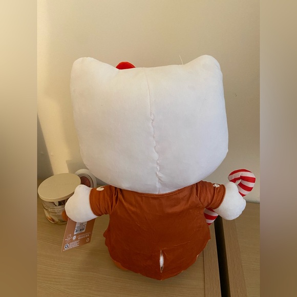 Hello Kitty Christmas Greeter - Picture 3 of 4